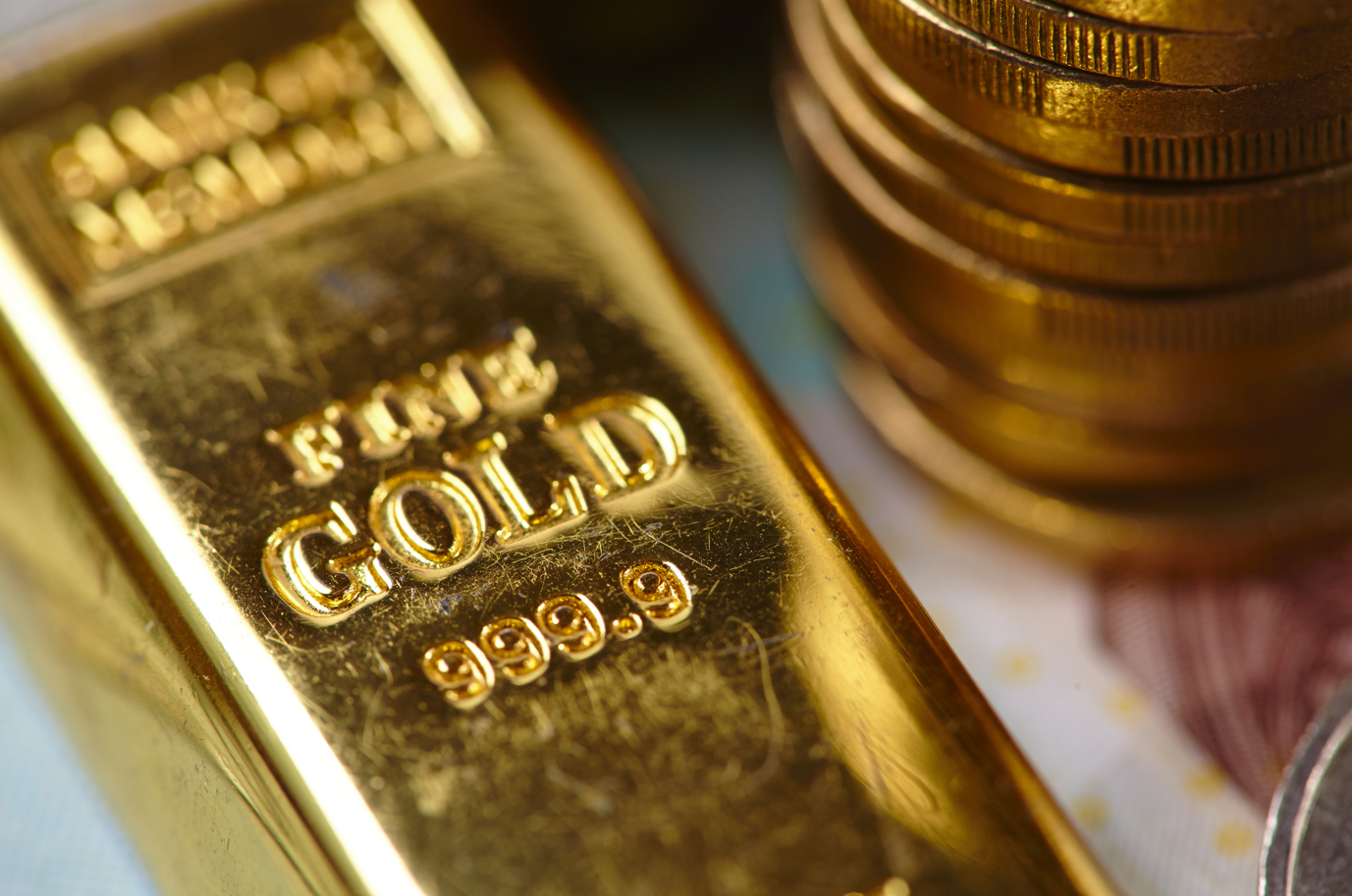 Federal Rezerv daha az şahin bir eğilim gösterdiğinden ons altın fiyatı yükseliyor
