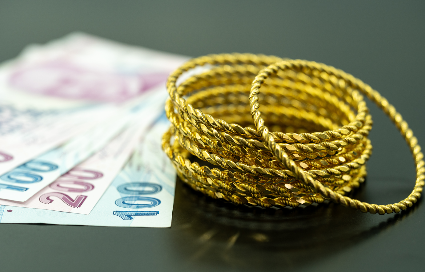 Yüksek miktarda devam eden altın ithalatı Türkiye`nin bütçe açığında baskı oluşturmaya devam ediyor Yüksek miktarda devam eden altın ithalatı Türkiye`nin bütçe açığında baskı oluşturmaya devam ediyor