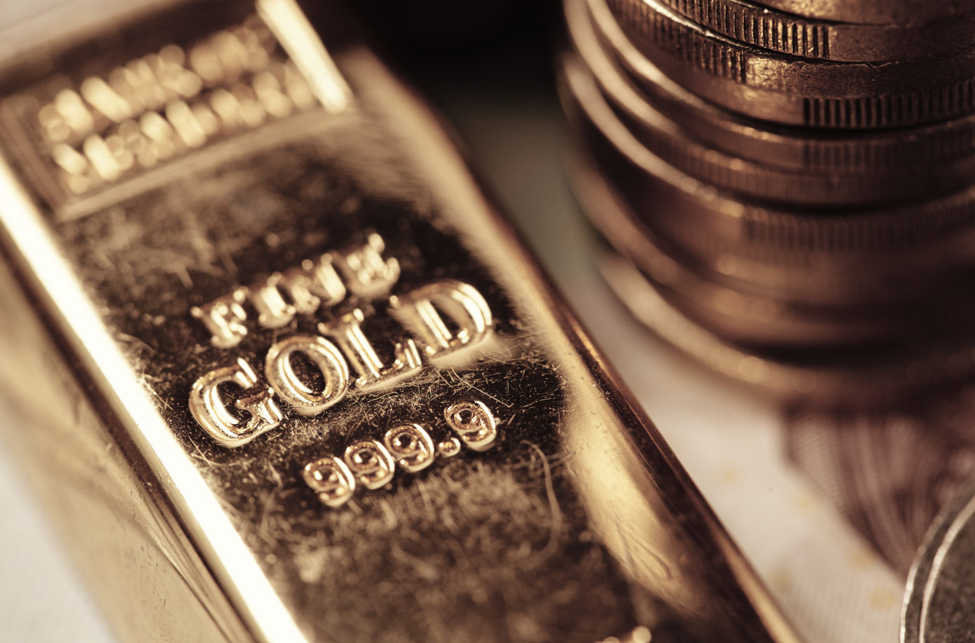Avrupa Merkez Bankası`nın politika faizini 25 baz puan artırmasıyla Euro karşısında baskı gören ons altın fiyatı baskılandı