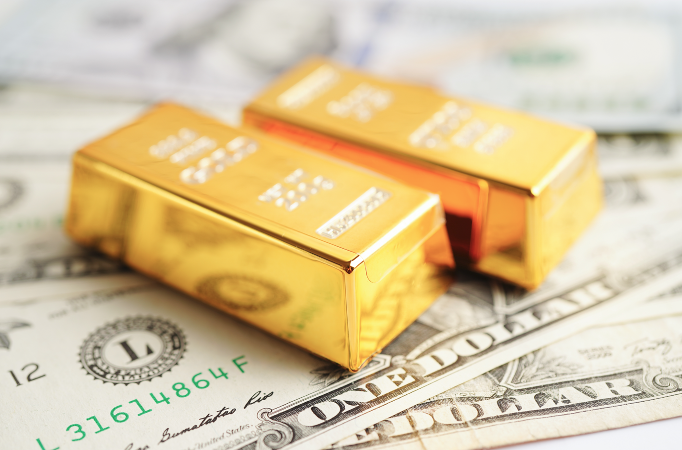 Ons altın bu hafta içinde 70 $ üzerinde düşüş gösterdi 